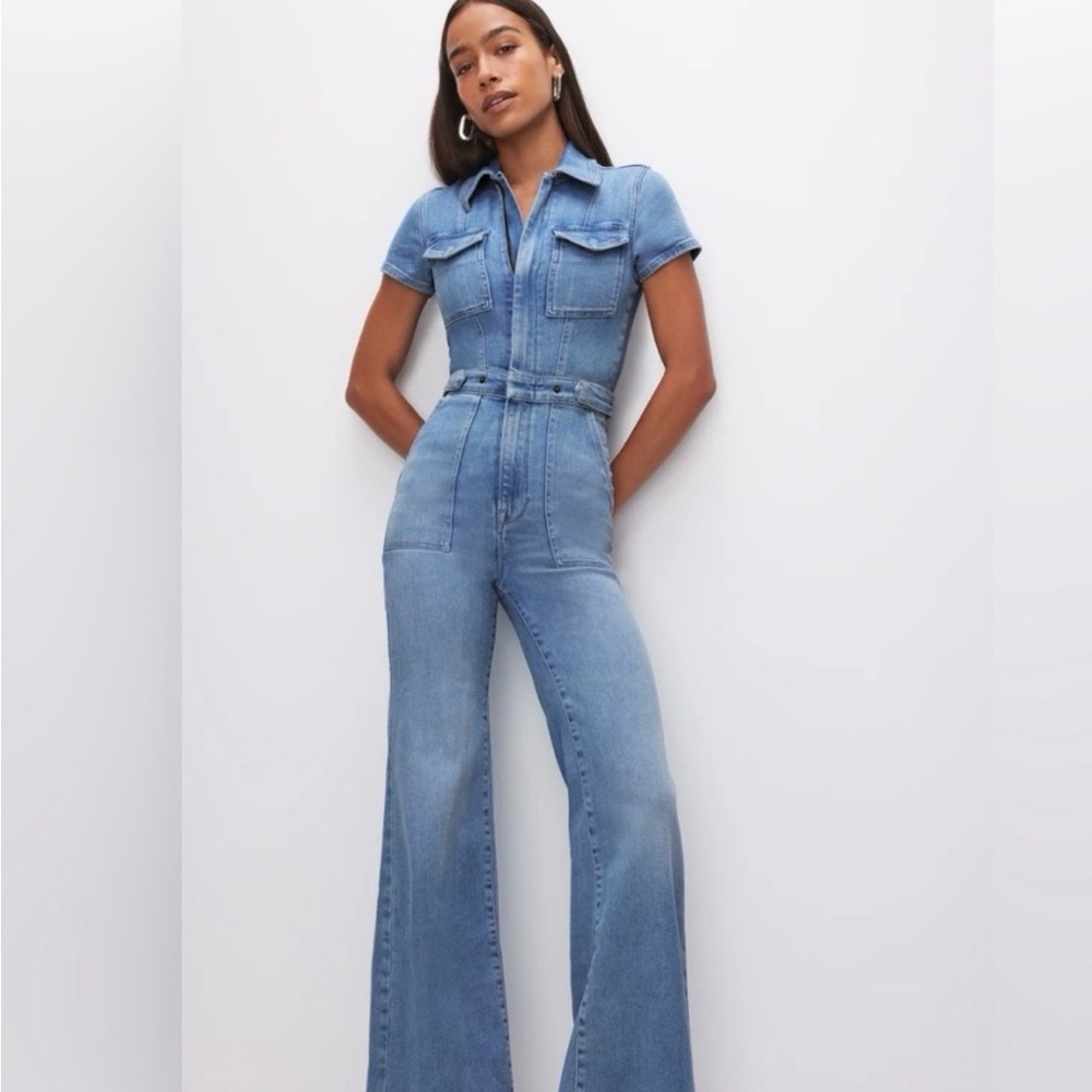 Women's retro style Denim Jumpsuit. fitted waist, zip up front. Great quality